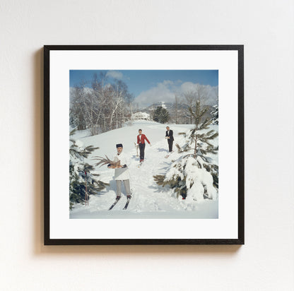 Slim Aarons: Skiing Waiters