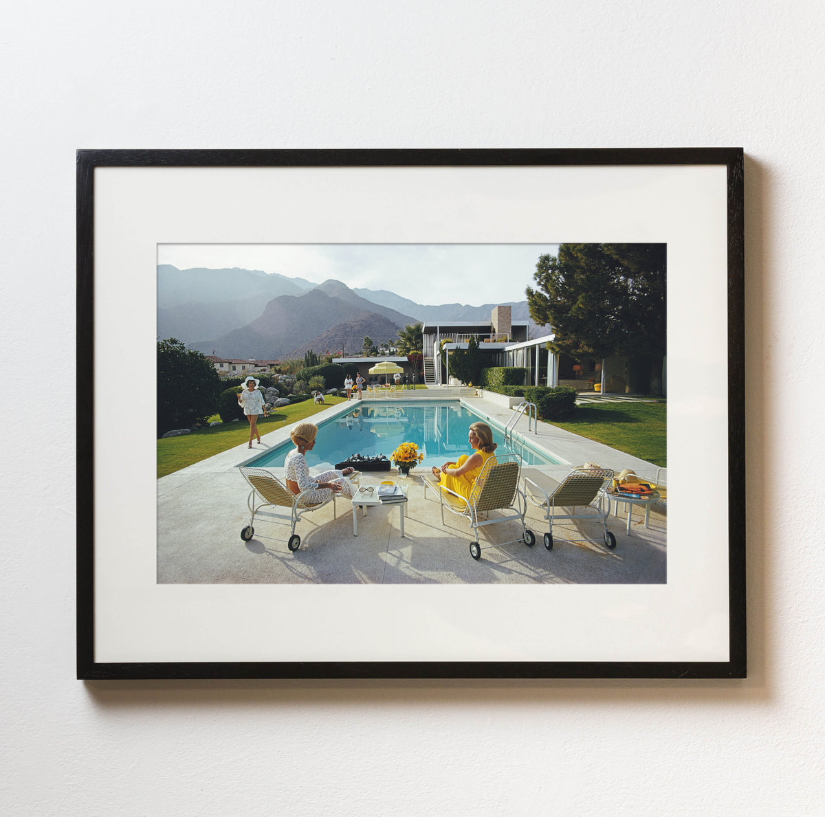 Slim Aarons: Poolside Gossip