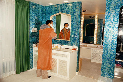 Ali Shaves in Chicago by Terry Fincher-The Darkroom Society